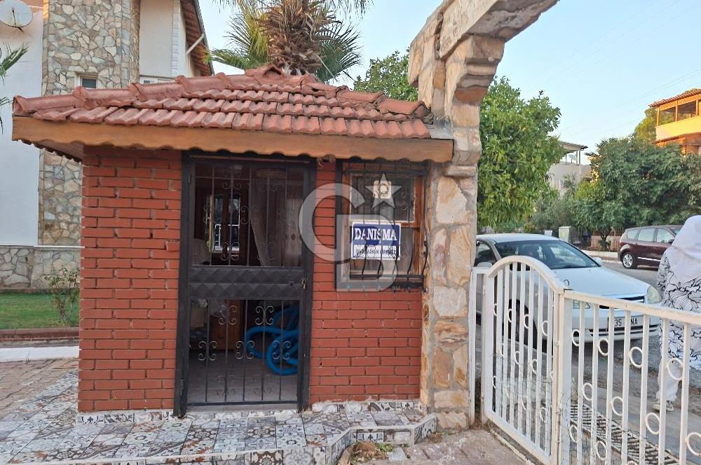 AKBÜK MERKEZDE HAVUZLU SİTEDE BAKIMLI 3+1 TERASLI VİLLA