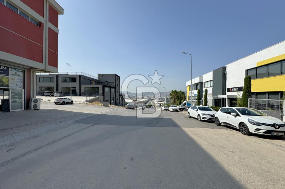 BORNOVA 4. SANAYİ SİTESİ’NDE 200 METREKARE KİRALIK İŞ YERİ