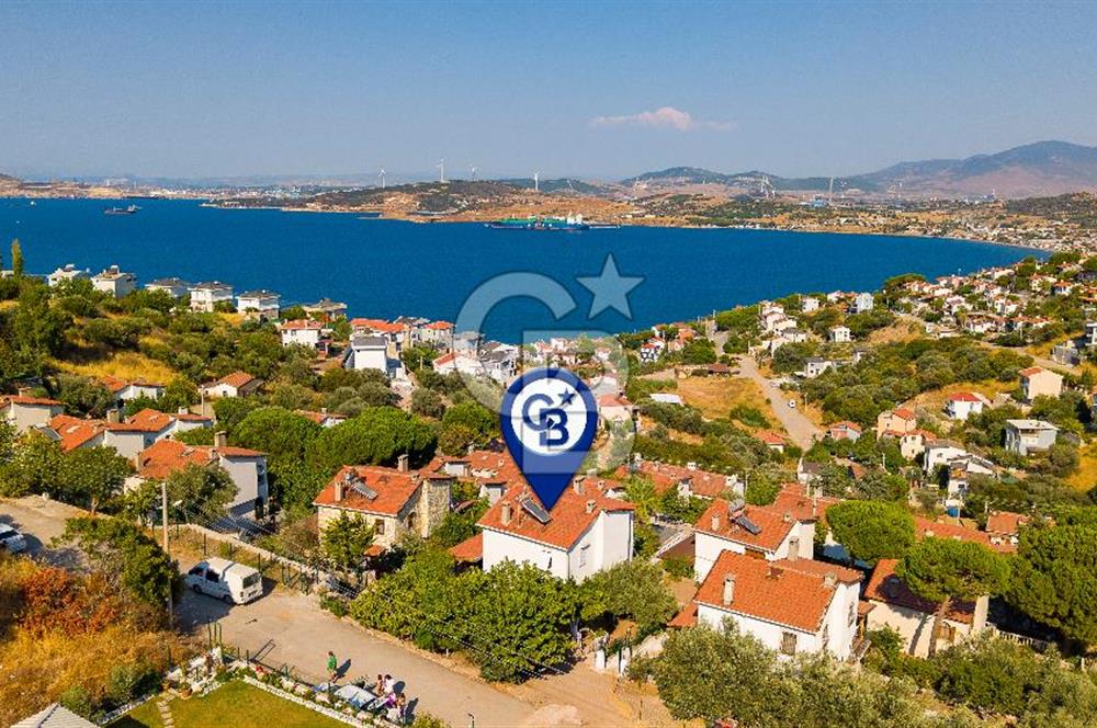 Yenifoça Donatkent'te Satılık 3+1 Deniz Manzaralı Müstakil Villa