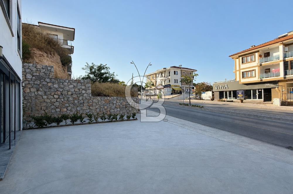 ANA CADDE CEPHELİ, GALERİLİ VE GENİŞ AVLULU SATILIK TİCARİ MÜLK