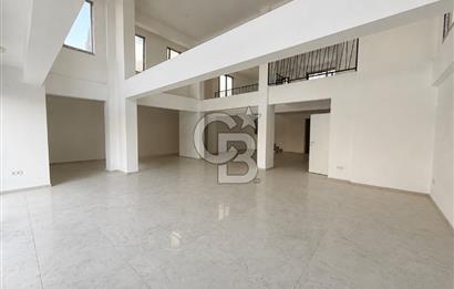 ANA CADDE CEPHELİ, GALERİLİ VE GENİŞ AVLULU SATILIK TİCARİ MÜLK