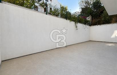 ANA CADDE CEPHELİ, GALERİLİ VE GENİŞ AVLULU SATILIK TİCARİ MÜLK