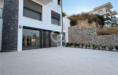 ANA CADDE CEPHELİ, GALERİLİ VE GENİŞ AVLULU SATILIK TİCARİ MÜLK