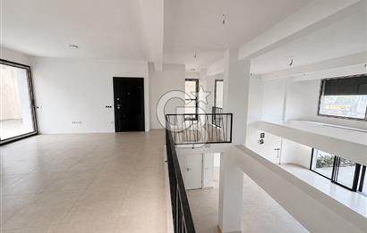 ANA CADDE CEPHELİ, GALERİLİ VE GENİŞ AVLULU SATILIK TİCARİ MÜLK
