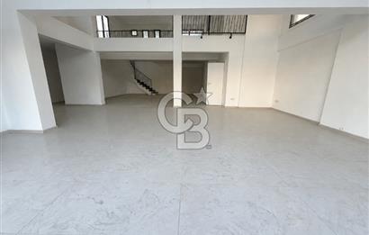 ANA CADDE CEPHELİ, GALERİLİ VE GENİŞ AVLULU SATILIK TİCARİ MÜLK