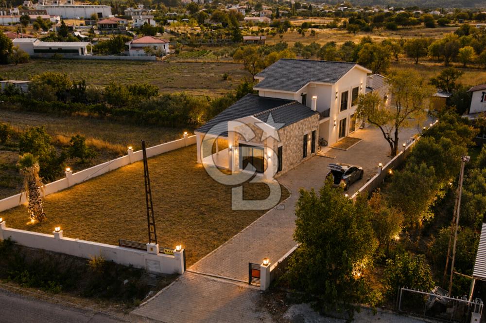 URLA ZEYTİNLER’DE DOĞA İÇİNDE 750 M² BAHÇELİ TAŞ VİLLA