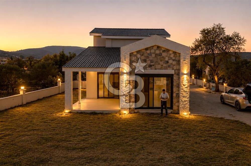 URLA ZEYTİNLER’DE DOĞA İÇİNDE 750 M² BAHÇELİ TAŞ VİLLA