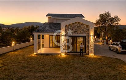 URLA ZEYTİNLER’DE DOĞA İÇİNDE 750 M² BAHÇELİ TAŞ VİLLA