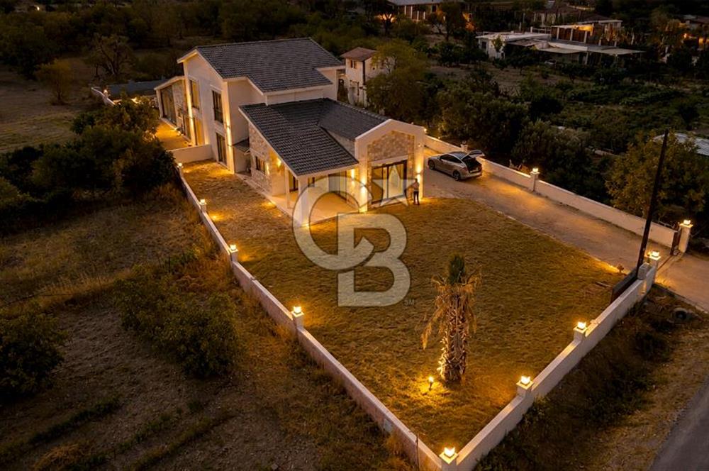 URLA ZEYTİNLER’DE DOĞA İÇİNDE 750 M² BAHÇELİ TAŞ VİLLA
