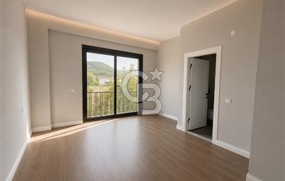 URLA ZEYTİNLER’DE DOĞA İÇİNDE 750 M² BAHÇELİ TAŞ VİLLA