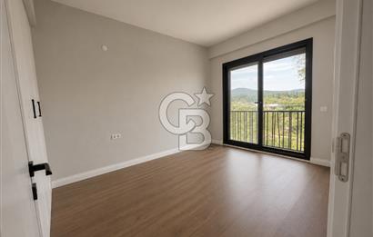 URLA ZEYTİNLER’DE DOĞA İÇİNDE 750 M² BAHÇELİ TAŞ VİLLA