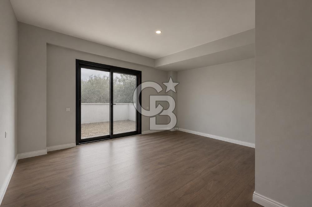 URLA ZEYTİNLER’DE DOĞA İÇİNDE 750 M² BAHÇELİ TAŞ VİLLA