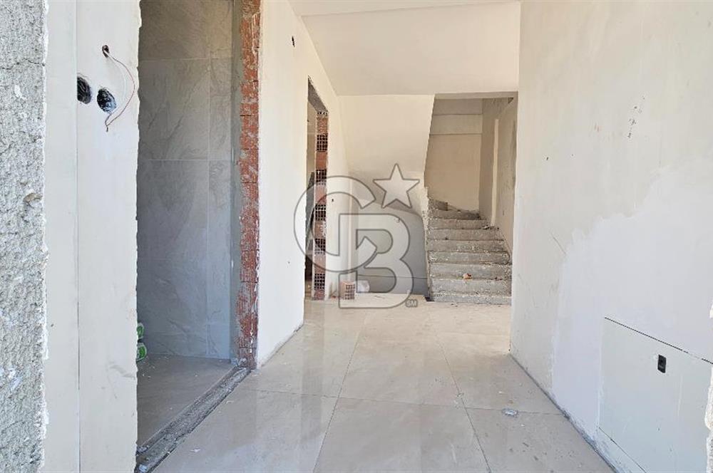 Ayvalık Küçükköy'de Havuzlu Butik Sitede Satılık 5+2 Taş Villa