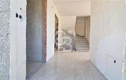 Ayvalık Küçükköy'de Havuzlu Butik Sitede Satılık 5+2 Taş Villa