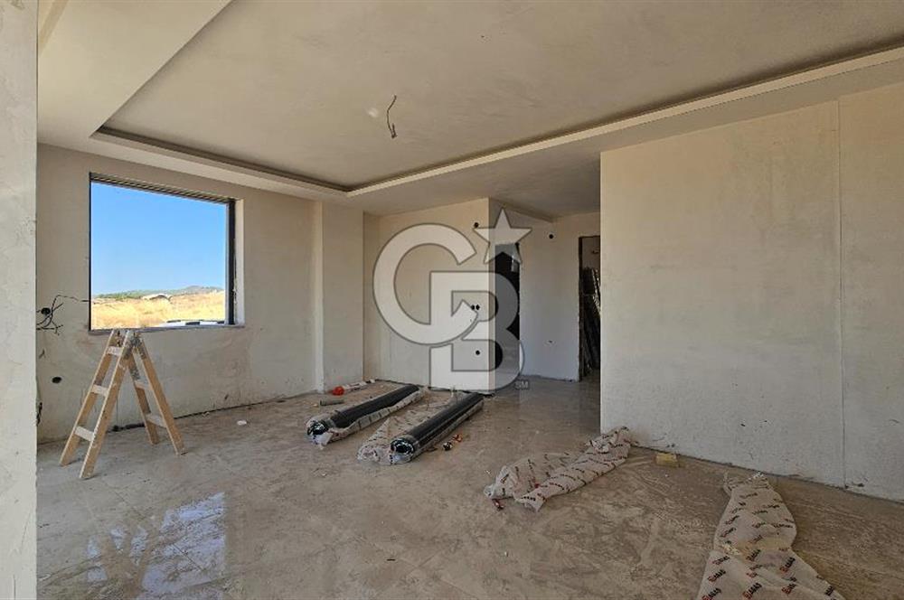 Ayvalık Küçükköy'de Havuzlu Butik Sitede Satılık 5+2 Taş Villa