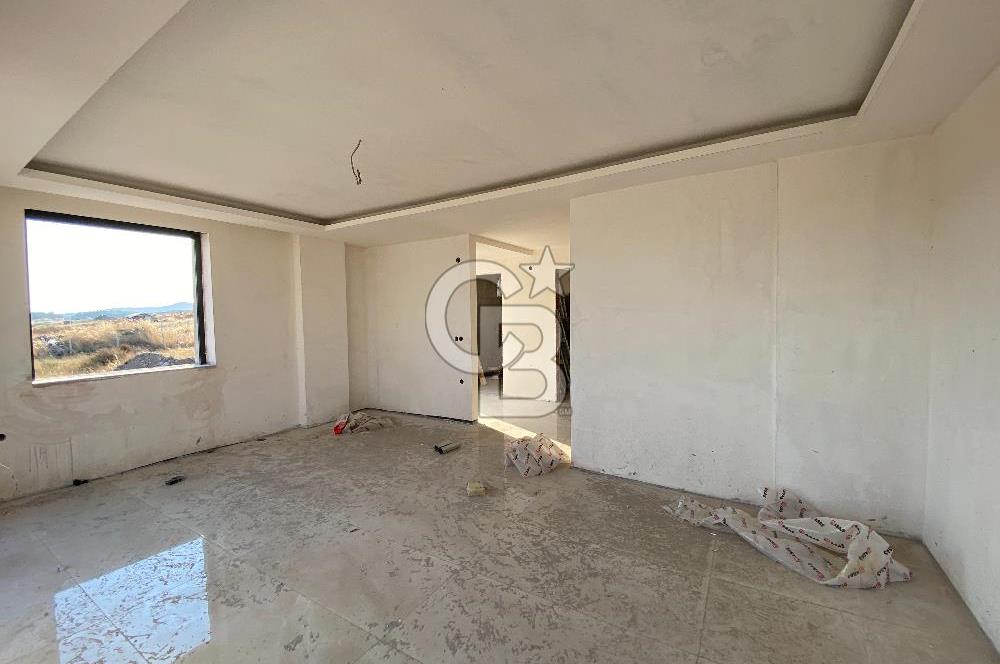 Ayvalık Küçükköy'de Havuzlu Butik Sitede Satılık 5+2 Taş Villa