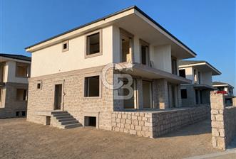 Ayvalık Küçükköy'de Havuzlu Butik Sitede Satılık 5+2 Taş Villa - 2 - 370290
