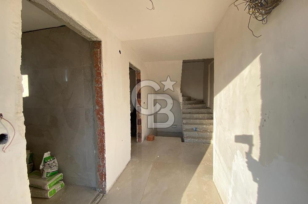 Ayvalık Küçükköy'de Havuzlu Butik Sitede Satılık 5+2 Taş Villa