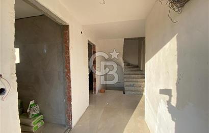 Ayvalık Küçükköy'de Havuzlu Butik Sitede Satılık 5+2 Taş Villa