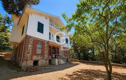 BÜYÜKADA'DA DENİZ VE ORMAN MANZARALI 2. DERECE TARİHİ ESER KÖŞK