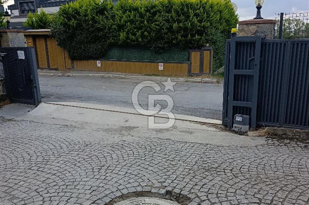 KANADA ÇAMINDAN İNŞA EDİLMİŞ EŞSİZ LÜKS VİLLA