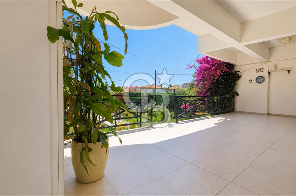 Cunda Merkez'e Yürüme Mesafesinde Deniz Manzaralı 3+2 Villa
