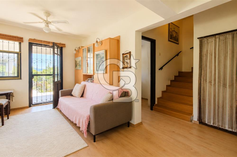 Cunda Merkez'e Yürüme Mesafesinde Deniz Manzaralı 3+2 Villa