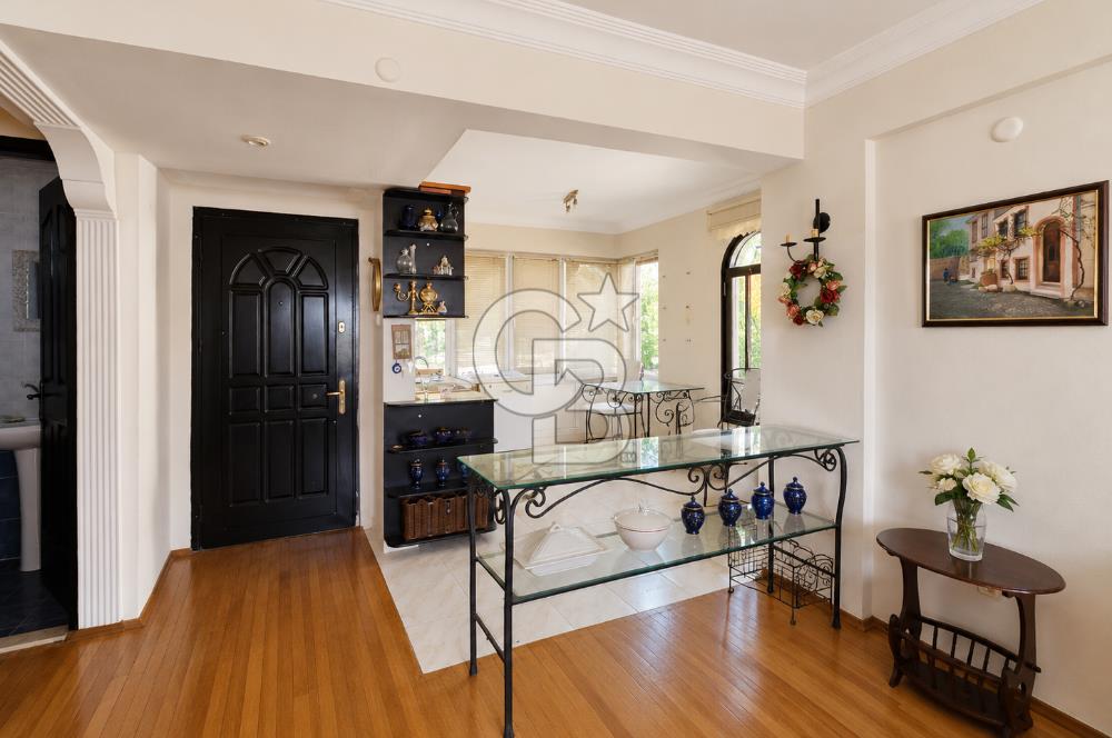 Cunda Merkez'e Yürüme Mesafesinde Deniz Manzaralı 3+2 Villa