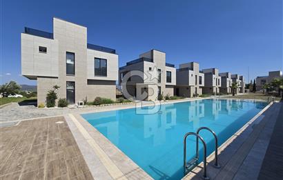 Gömeç Sahilde Denize 300m Havuzlu Sitede Satılık 3+1 Lüks Villa