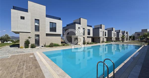 Gömeç Sahilde Denize 300m Havuzlu Sitede Satılık 3+1 Lüks Villa - 370331