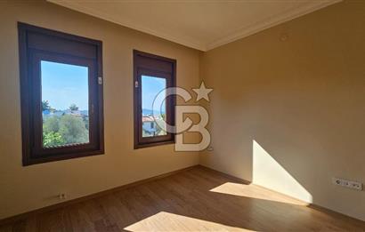 Ayvalık Sahil Kent Deniz Manzaralı Satılık 5+2 Tripleks Villa
