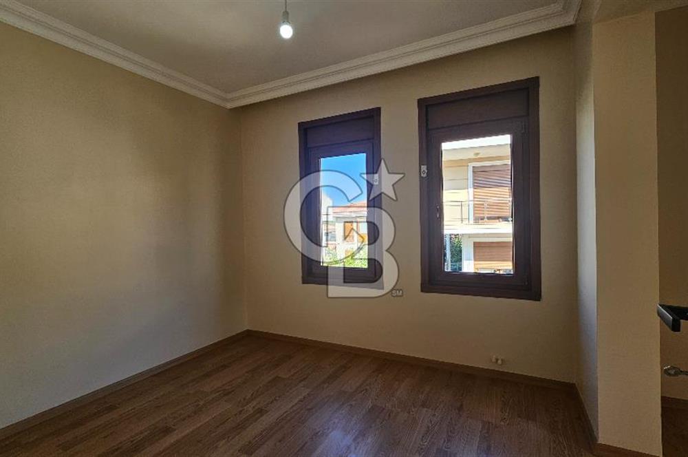 Ayvalık Sahil Kent Deniz Manzaralı Satılık 5+2 Tripleks Villa