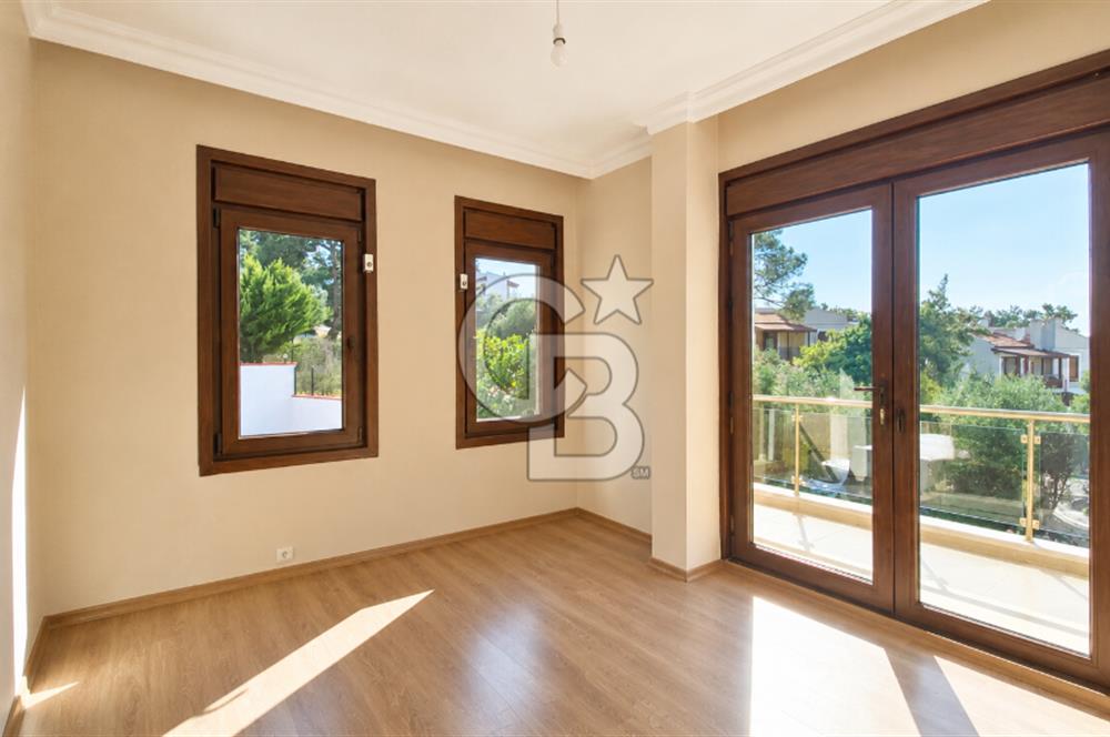 Ayvalık Sahil Kent Deniz Manzaralı Satılık 5+2 Tripleks Villa