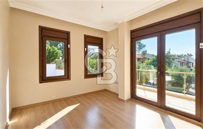 Ayvalık Sahil Kent Deniz Manzaralı Satılık 5+2 Tripleks Villa