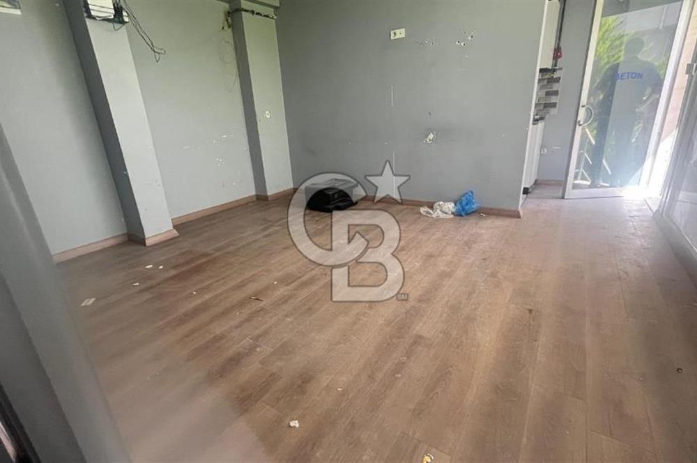 ARNAVUTKÖY KARLIBAYIRDA BELEDİYE VE TAPUNUN YAKININDA DÜKKAN