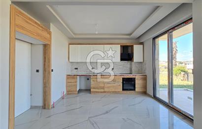 Gömeç Sahilde Denize 300m Havuzlu Sitede Satılık 3+1 Lüks Villa
