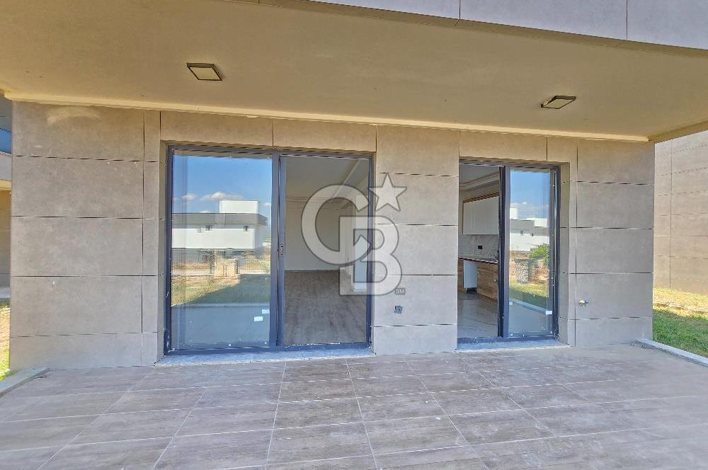 Gömeç Sahilde Denize 300m Havuzlu Sitede Satılık 3+1 Lüks Villa