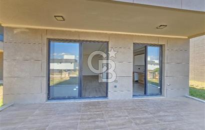 Gömeç Sahilde Denize 300m Havuzlu Sitede Satılık 3+1 Lüks Villa