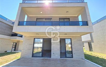 Gömeç Sahilde Denize 300m Havuzlu Sitede Satılık 3+1 Lüks Villa