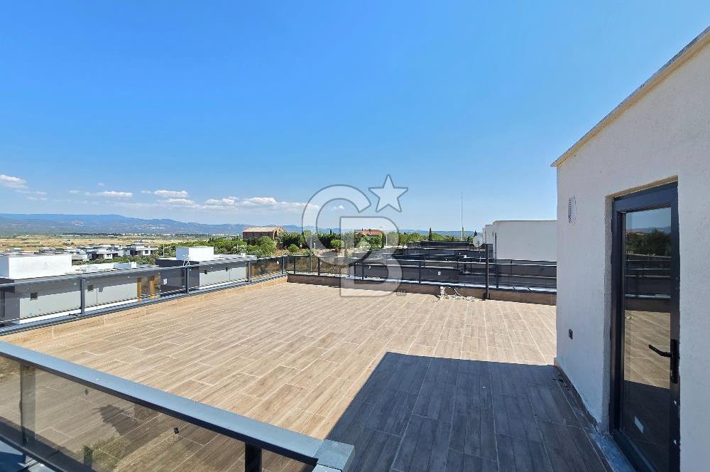 Gömeç Sahilde Denize 300m Havuzlu Sitede Satılık 3+1 Lüks Villa