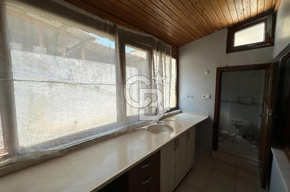 Ayvalık Talatpaşa Cd. At Arabacılar Meydanı Yakını 2+1