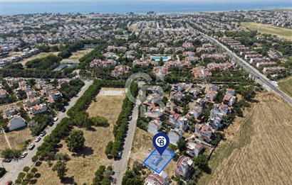 DİKİLİ SALİHLERALTI GAZETECİLER SİTESİNDE SATILIK 220 m2 ARSA