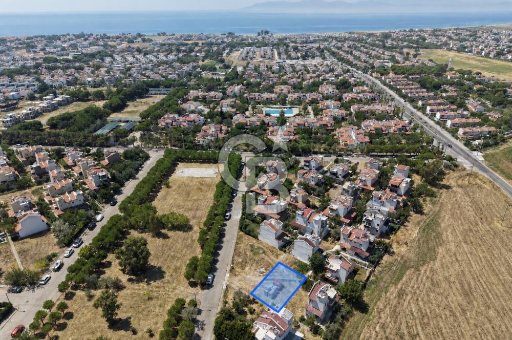 DİKİLİ SALİHLERALTI GAZETECİLER SİTESİNDE SATILIK 220 m2 ARSA
