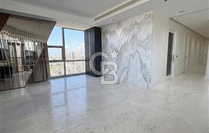 Ataşehir Metropol'de İFM Manzaralı Satılık 4+1 Balkonlu Daire