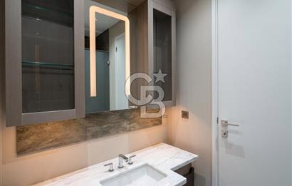Ataşehir Metropol'de İFM Manzaralı Satılık 4+1 Balkonlu Daire
