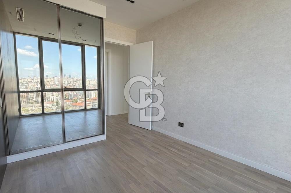 Ataşehir Metropol'de İFM Manzaralı Satılık 4+1 Balkonlu Daire