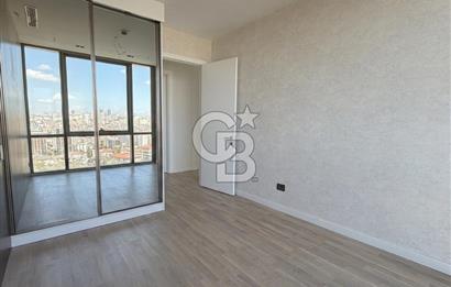 Ataşehir Metropol'de İFM Manzaralı Satılık 4+1 Balkonlu Daire