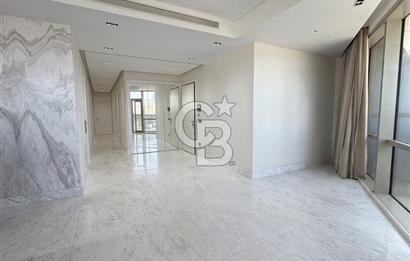 Ataşehir Metropol'de İFM Manzaralı Satılık 4+1 Balkonlu Daire
