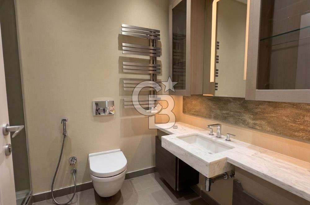 Ataşehir Metropol'de İFM Manzaralı Satılık 4+1 Balkonlu Daire