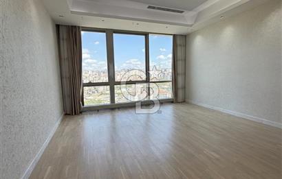 Ataşehir Metropol'de İFM Manzaralı Satılık 4+1 Balkonlu Daire